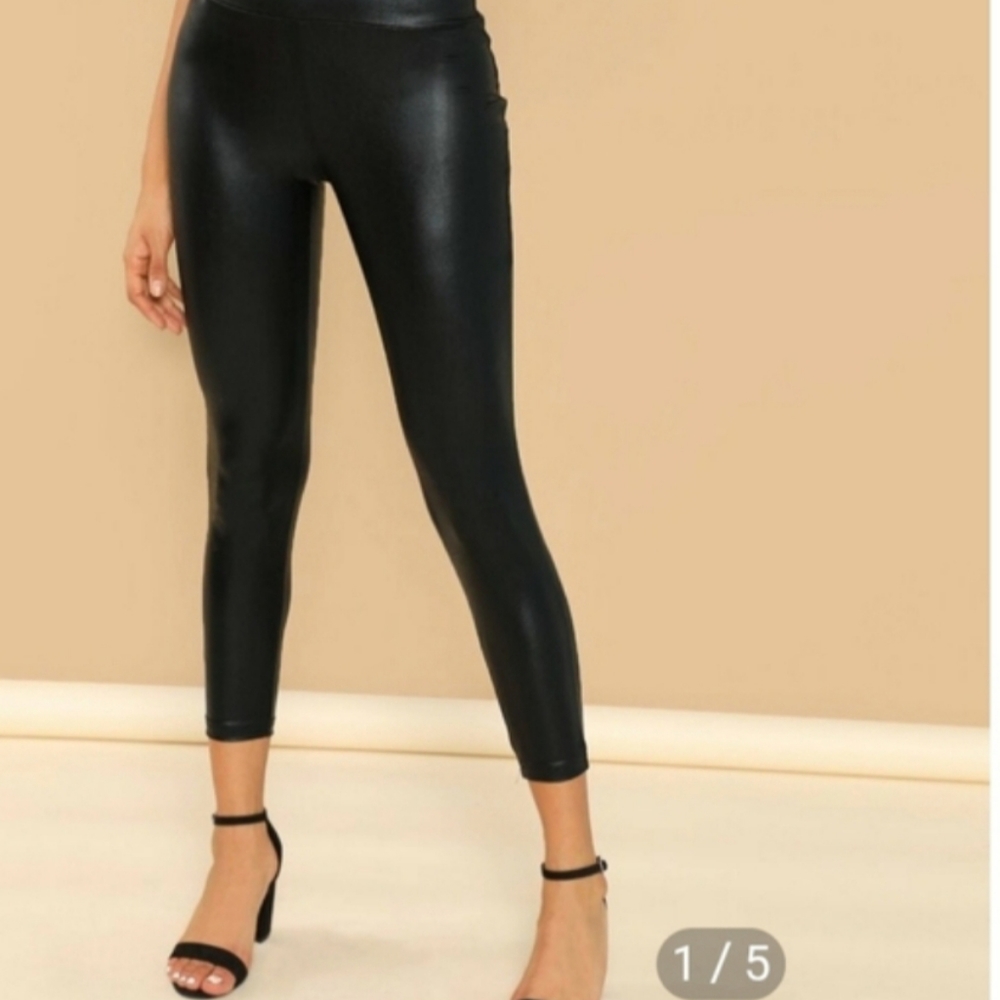 ***SOLD*** Faux leather capri length leggings